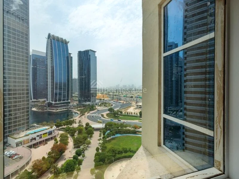 Fully furnished | Lake view | Close to Metro64213646188546113