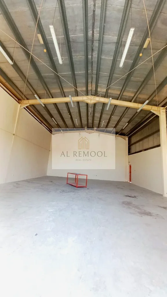 عرض ساخن !! مستودع 1900 قدم مربع بـ 85 ألف فقط للتخزين في ساجا الشارقة64057804406657112