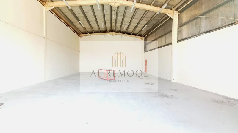 عرض ساخن !! مستودع 1900 قدم مربع بـ 85 ألف فقط للتخزين في ساجا الشارقة64057804406657110