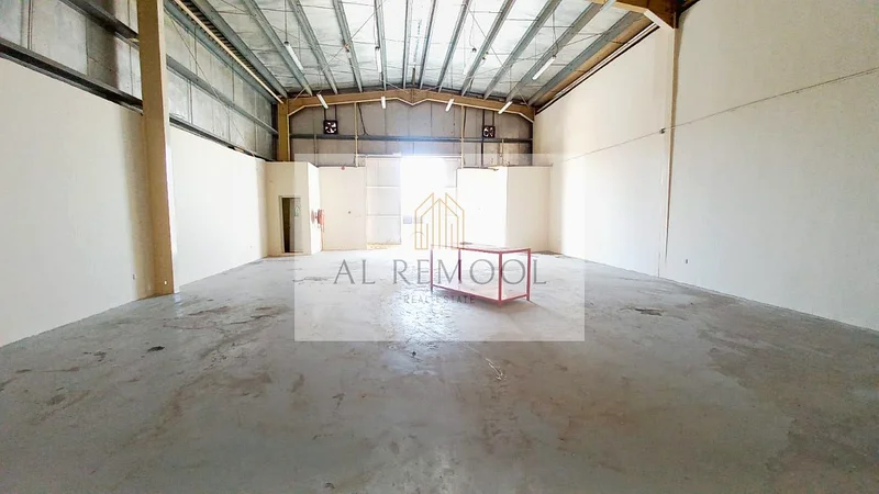 عرض ساخن !! مستودع 1900 قدم مربع بـ 85 ألف فقط للتخزين في ساجا الشارقة64057804406657111