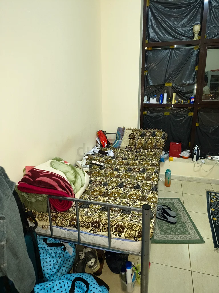 Two Bedspaces for rent in Medicom pharmacy building near horse roundabout , al salamah, ummalquwain.64054607157506112