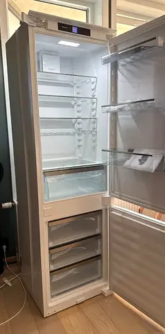Miele KFN 7733 built-in refrigerator/freezer
