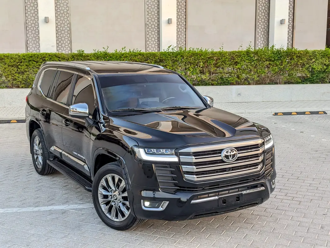 Toyota Land Cruiser 2013 — photo 1 of 20