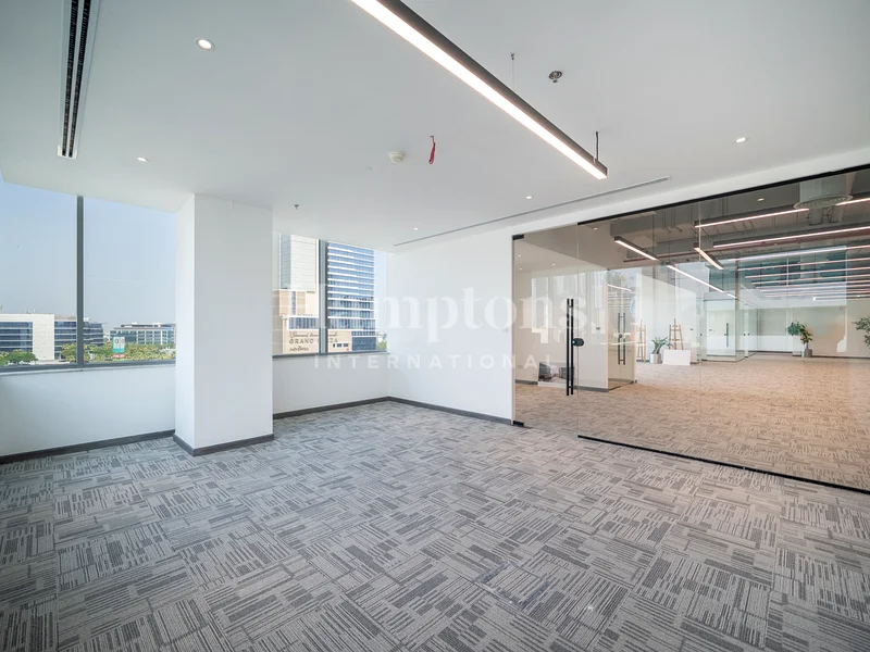 Fitted And Partitioned | 5 Parkings | DED64067015233665113