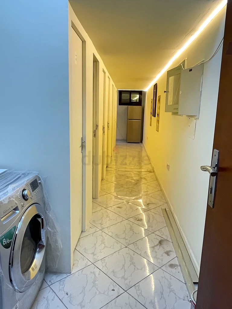 Room with partitions64057032655105111