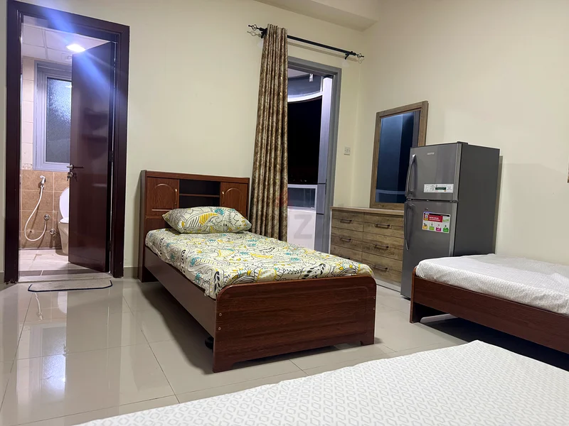 أبراج ناصر، شقة جديدة مكونة من 3 غرف نوم مفروشة بالكامل وغرفة رئيسية للموظفين فقط لثلاثة أشخاص فقط.64226219495171111