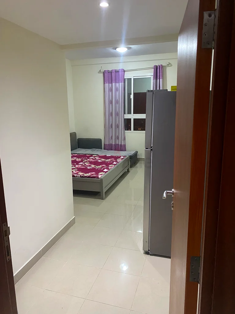 Master Bedroom with attached washroom( not sharing ) available in a 2 BHK in Al Khail Gate phase 264055712074499110