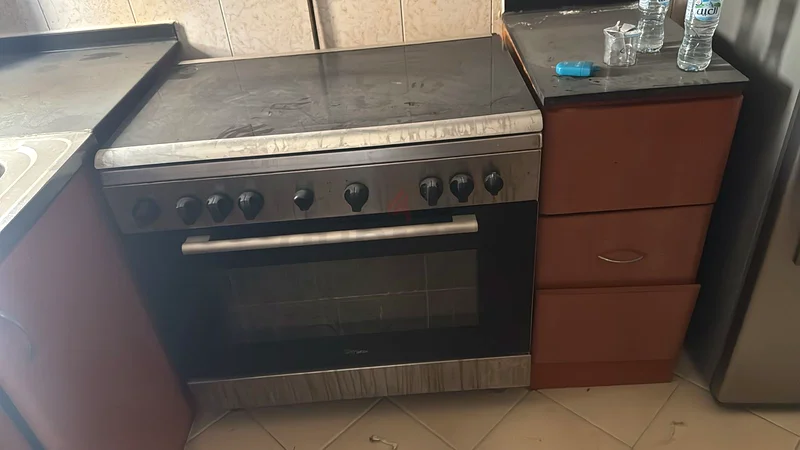غرفة عائلية متاحة للإيجار بالقرب من موقف الحافلات والسوبر ماركت64057140265859112