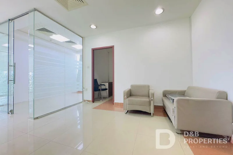 قريب من المترو | مجهز بالكامل | واسع64069635627394112