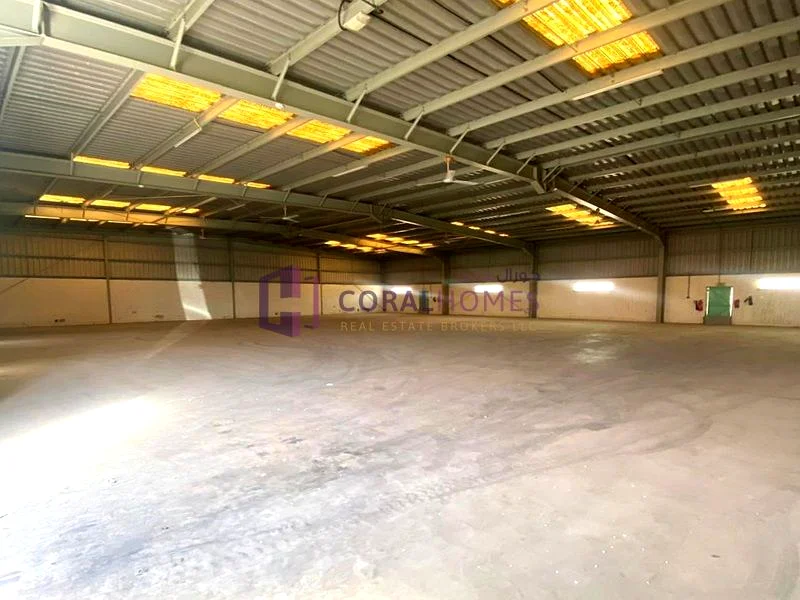 Warehouse for Storage At 6 Meters | 3 Phase Power64063910859651113