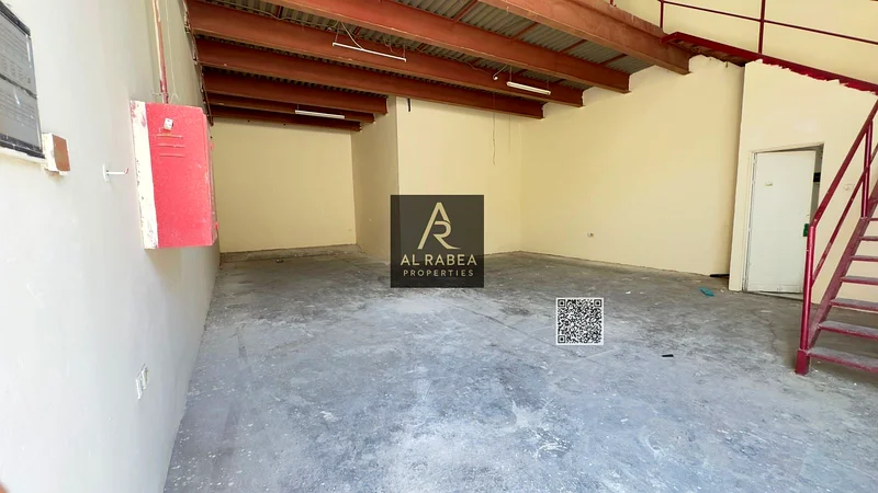 مستودع مجهز، طابق متوسط، موقع ممتاز، كهرباء ثلاثية الطور64073451230081113