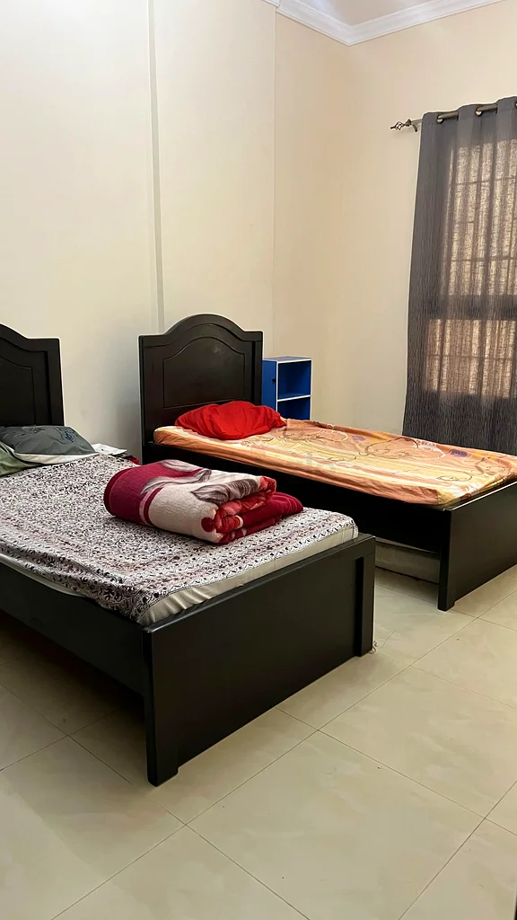 البحث عن بكالوريوس تنفيذي (ذكور) لتقاسم غرفة نوم رئيسية مفروشة بالكامل - منخول64049166861442110