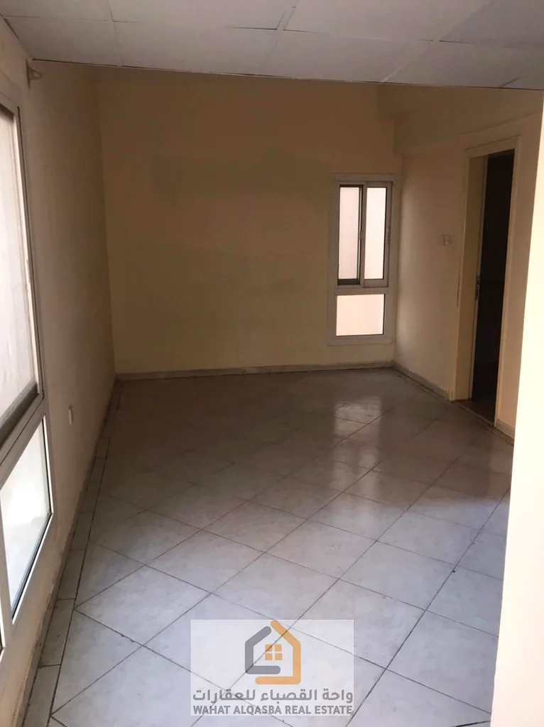 🔹 فرصة رائعة للعائلات، استوديو كبير مع مطبخ منفصل للإيجار السنوي في الشارقة 🔹64185535953795110