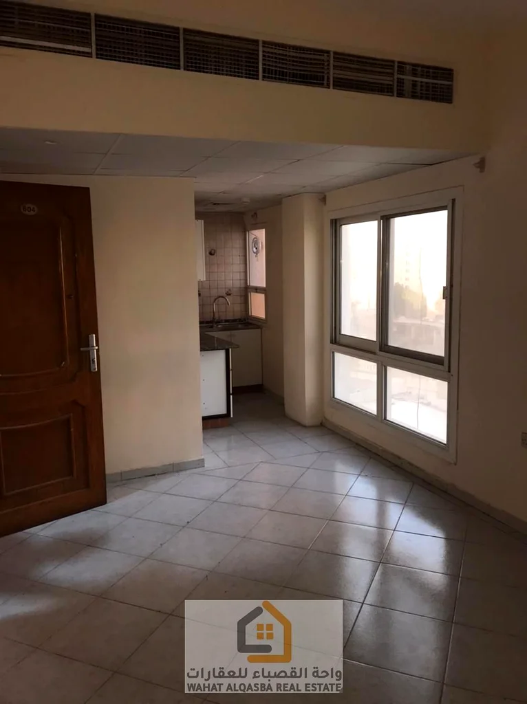 🔹 فرصة رائعة للعائلات، استوديو كبير مع مطبخ منفصل للإيجار السنوي في الشارقة 🔹64185535953795111