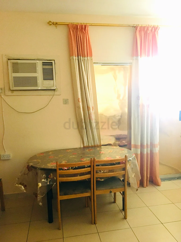 غرفة مشتركة مفروشة بالكامل متاحة بجوار كارفور، الواحده، الشارقة.64048402397313112