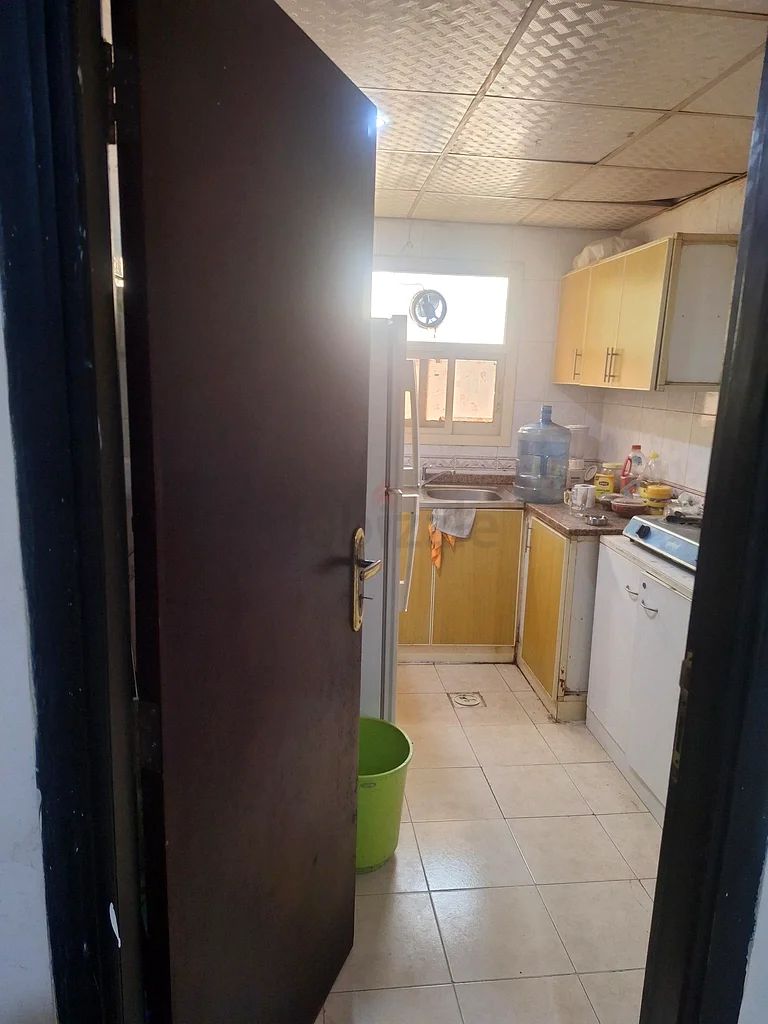 Semi Furnish room Available for one or two executive   |Small family64054494740097112