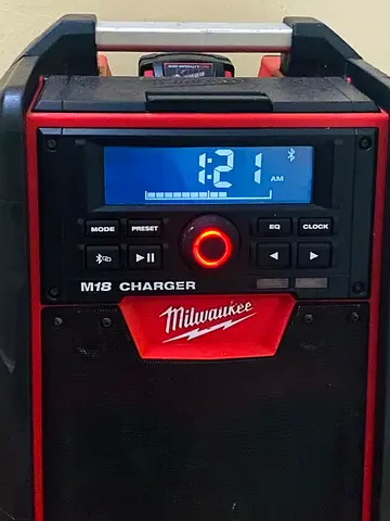 MILWAUKEE M18 CORDLESS JOB SITE SPEAKER