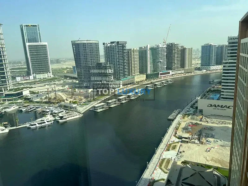 تتوفر خيارات متعددة للمكاتب في باي بزنس | مكتب مجهز بالكامل بإطلالة على القناة64068009740801113
