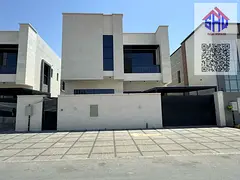 For rent, a villa for the first tenant, central air conditioning, five master bedrooms, a living roo