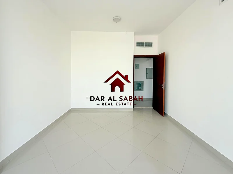 Luxurious Apartment || Well Maintained || Easy Payment plane || On Road Building64187895323265112
