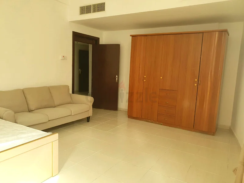 غرفة عائلية كبيرة متوفرة عند حدود الشارقة دبي (بدون عمولة)64049535288449113