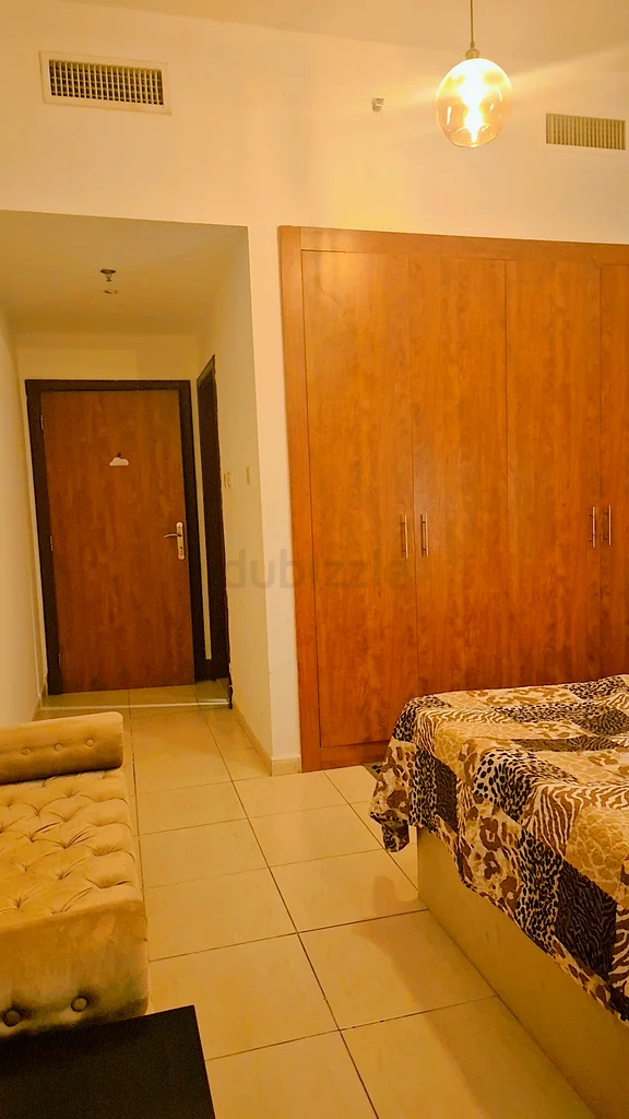 غرفة مفروشة بالكامل مع حمام داخلي _ للسيدات فقط64048191277313113
