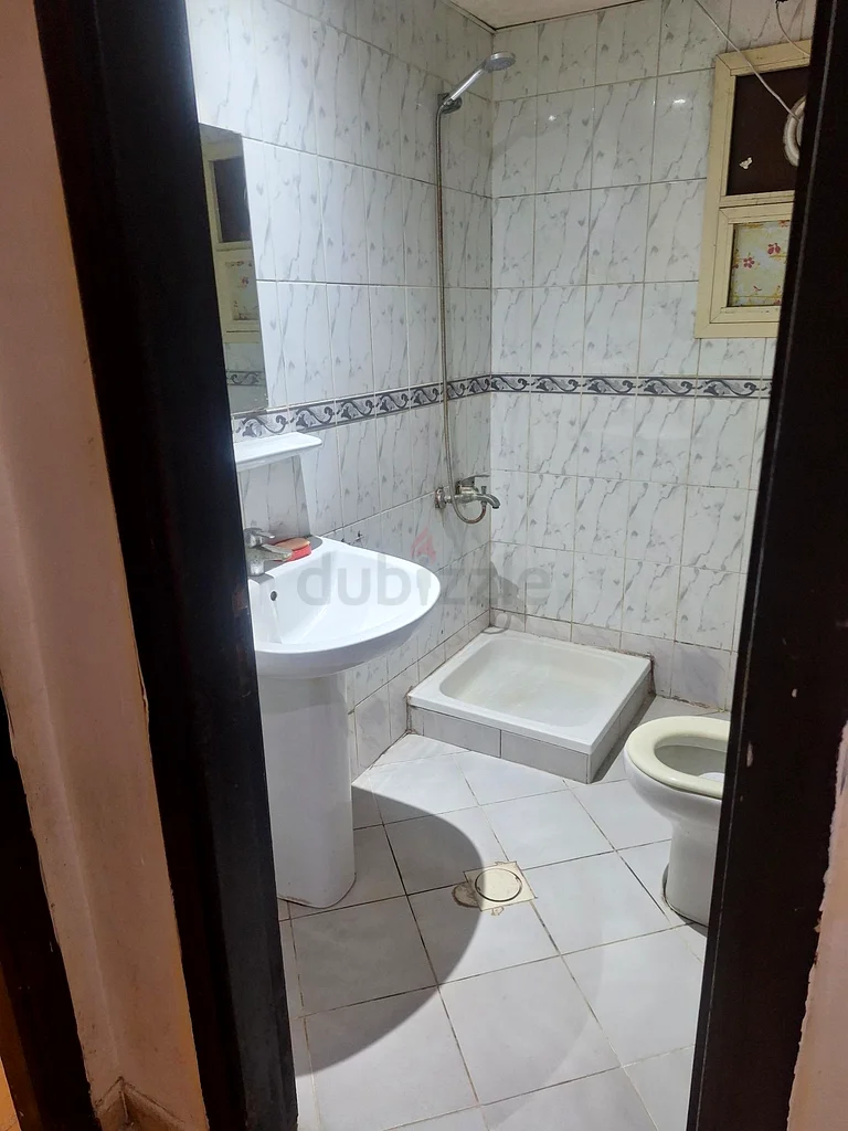 Semi Furnish room Available for one or two executive   |Small family64054494740097113
