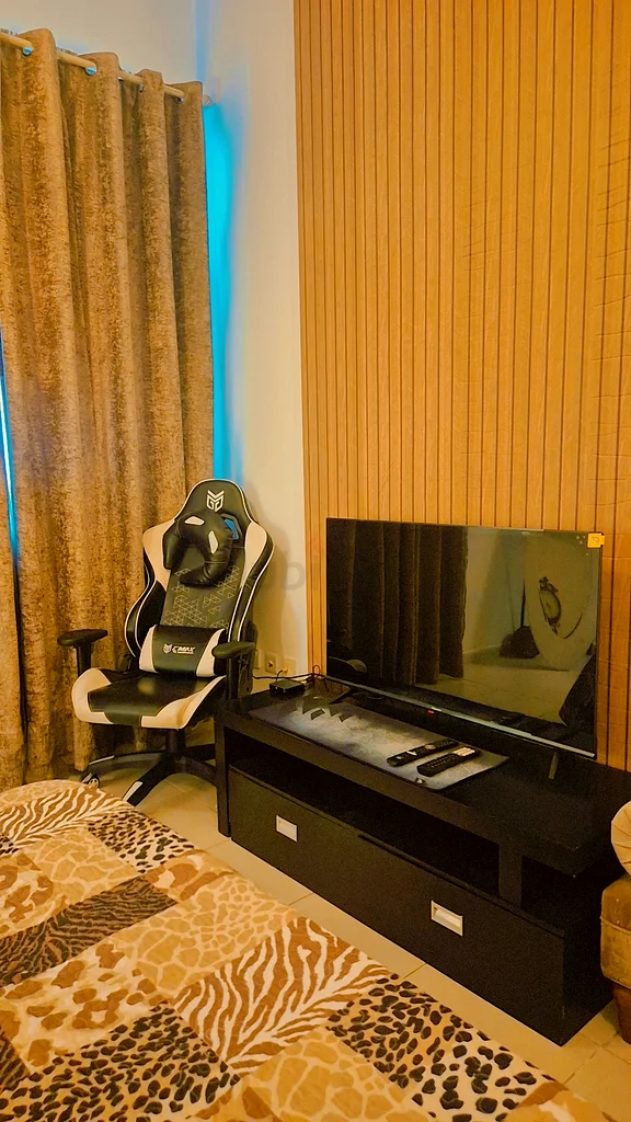 غرفة مفروشة بالكامل مع حمام داخلي _ للسيدات فقط64048191277313111