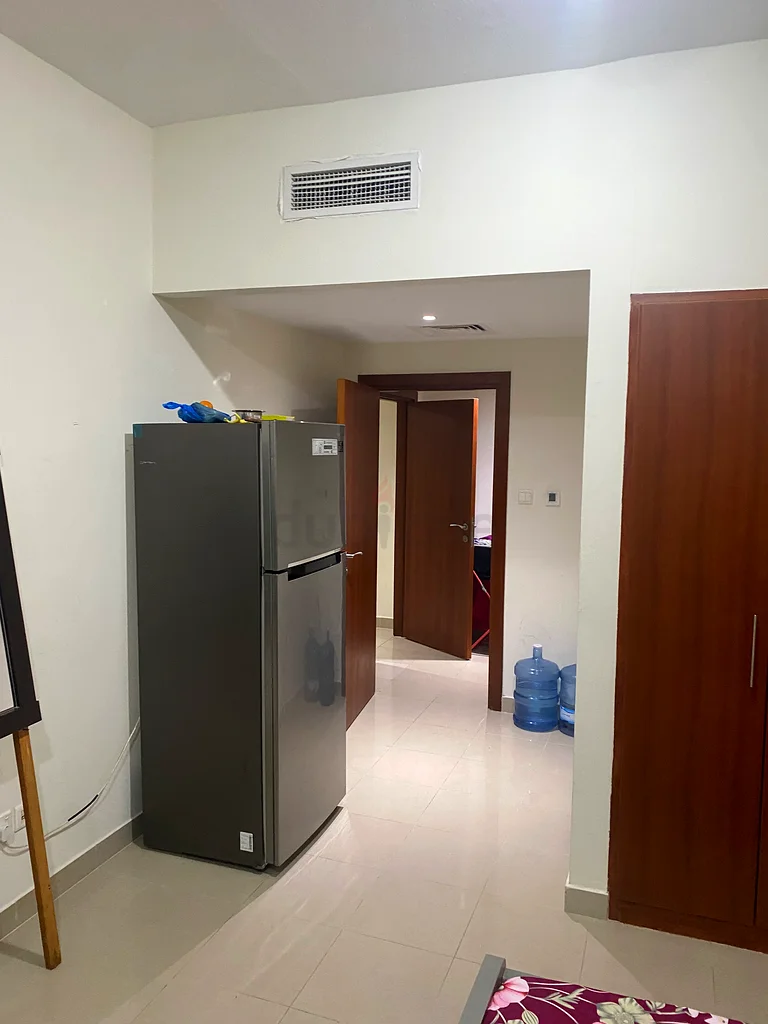 Master Bedroom with attached washroom( not sharing ) available in a 2 BHK in Al Khail Gate phase 264055712074499113