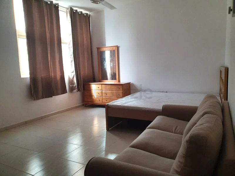 غرفة عائلية كبيرة متوفرة عند حدود الشارقة دبي (بدون عمولة)64049535288449111