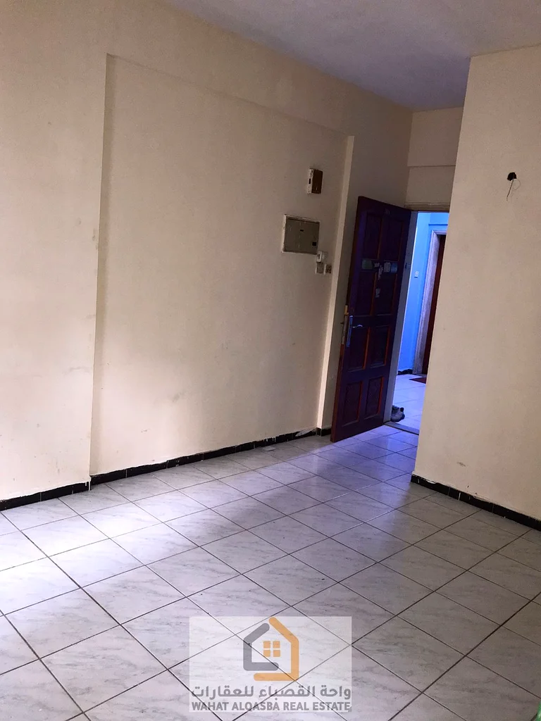 🔹 فرصة رائعة للموظفين والعزاب. ستوديو كبير مع مطبخ منفصل وشرفة في منطقة الرولة. 🔹64185535962241111