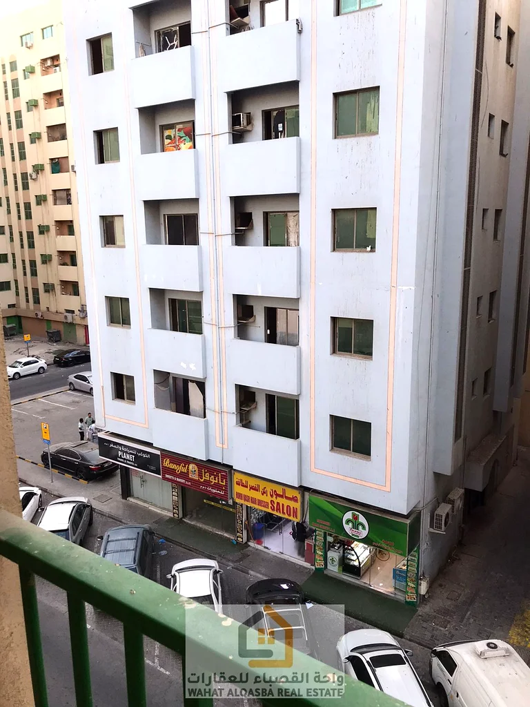 🔹 فرصة رائعة للموظفين والعزاب. ستوديو كبير مع مطبخ منفصل وشرفة في منطقة الرولة. 🔹64185535962241110