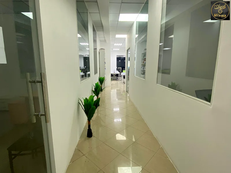 مكتب مفروش بالكامل - إنترنت وكهرباء مجانيان64072889983235112