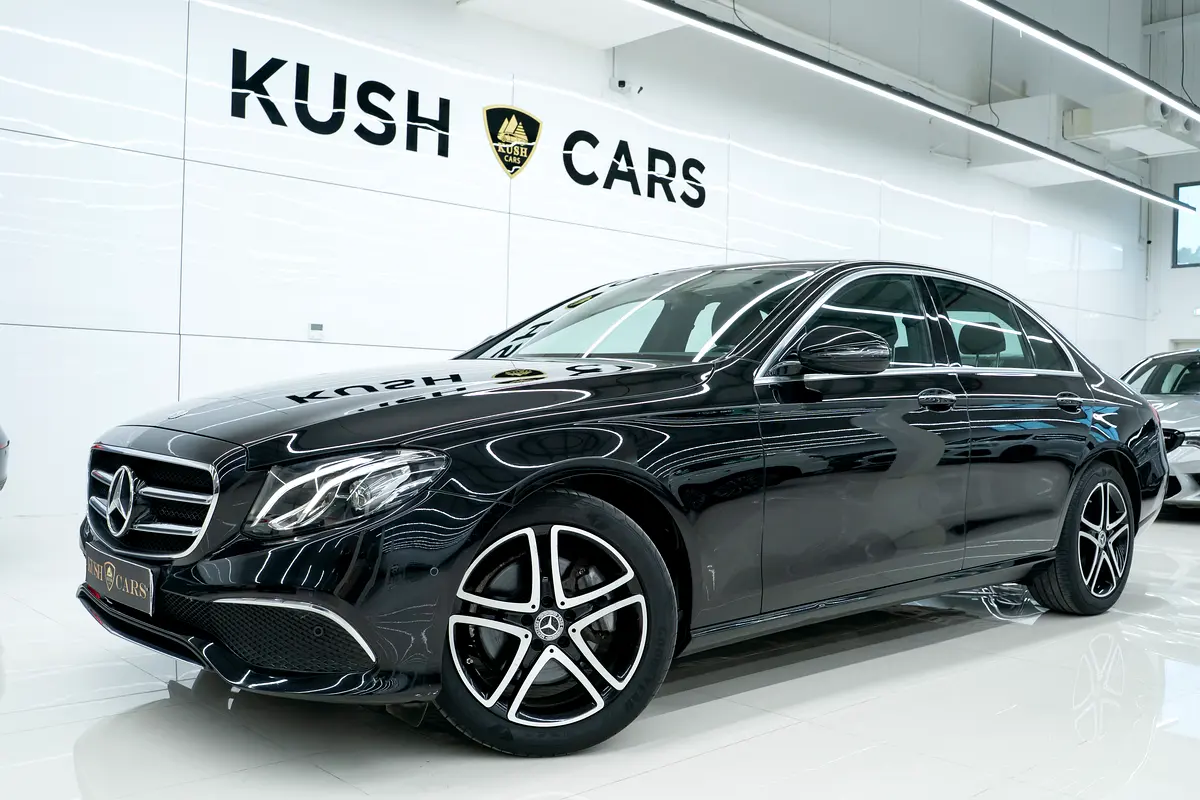Mercedes-Benz E-Class 2020 — photo 1 of 12