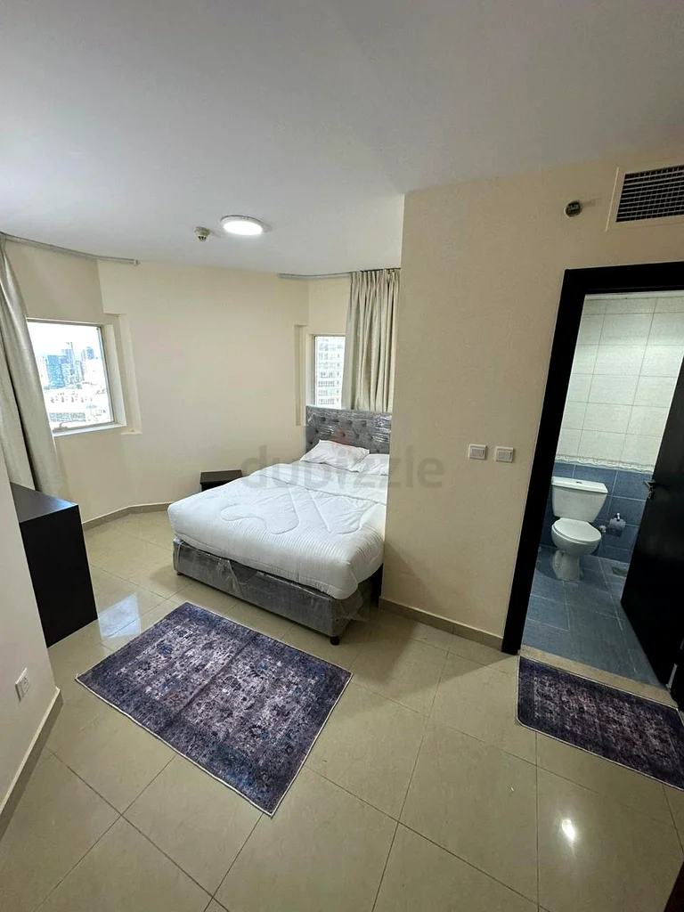Available master room in JLT for 500064049410445441110
