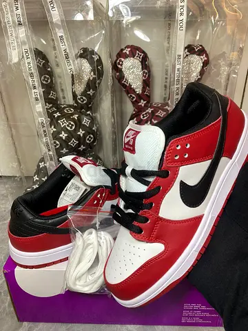 Nike SB Dunk Low Chicago