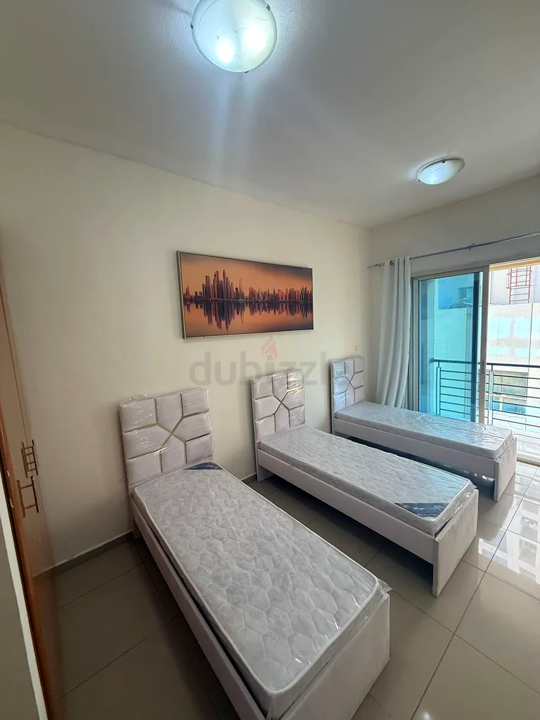 available master room in ALbarsha close to the Emairates mall and metro and bus station64048914592899111