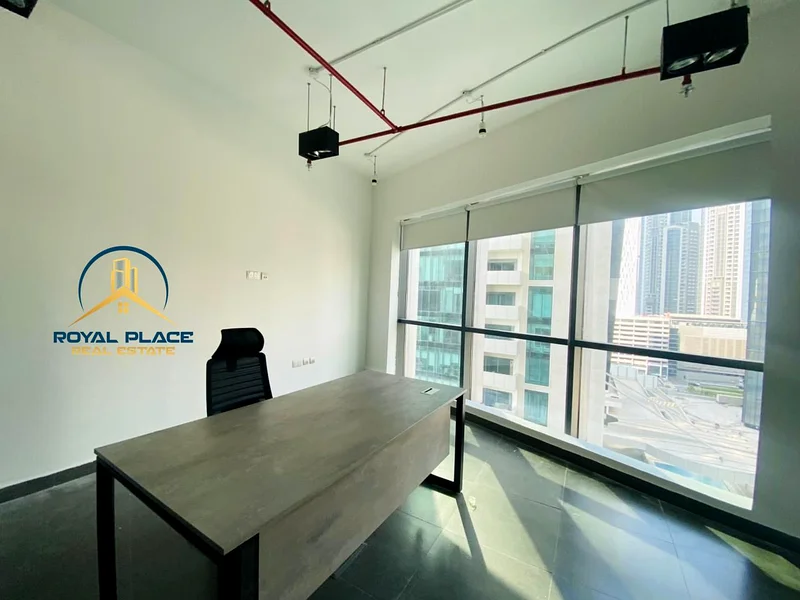 شاغرة | مؤثثة | 6 أماكن وقوف سيارات | بالقرب من المترو64069529247105113