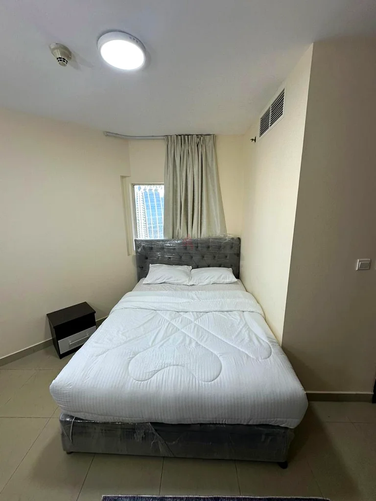 Available master room in JLT for 500064049410445441112