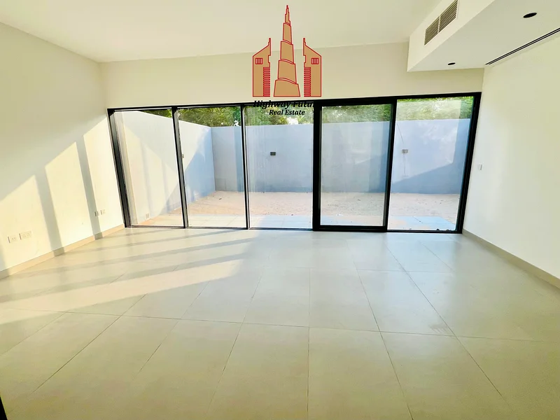 luxurious corner 3bhk | Ready To Move | Big Backyard in Robina Masaar Tilal City64052876764674111