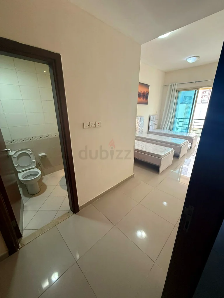available master room in ALbarsha close to the Emairates mall and metro and bus station64048914592899110