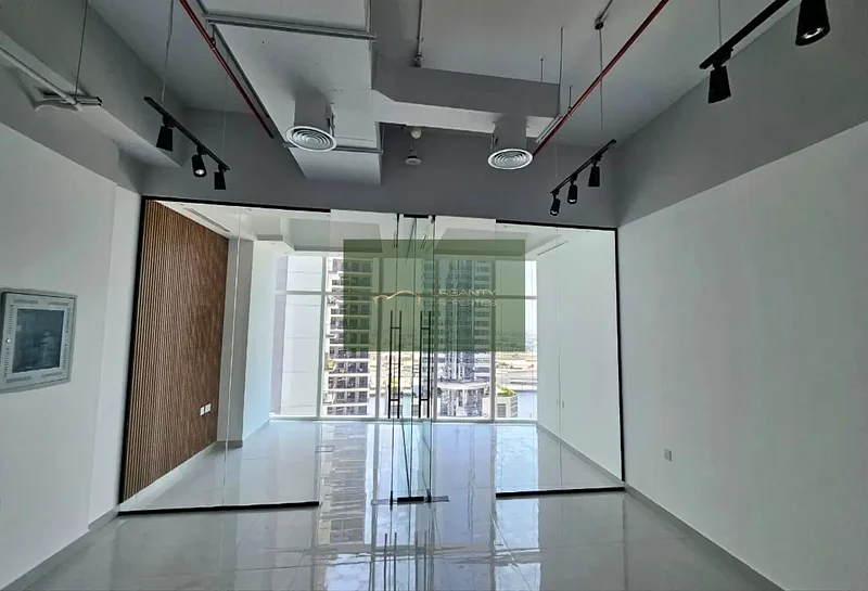 مساحة مكتبية مجهزة بالكامل في برج بارك لين64070634871298113