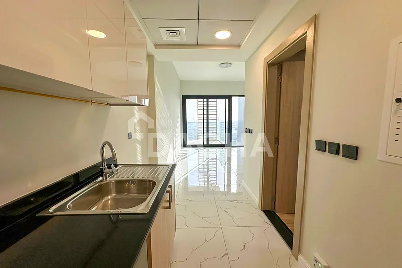 1 Min from Metro | High Floor | Sunset View64218851784195111