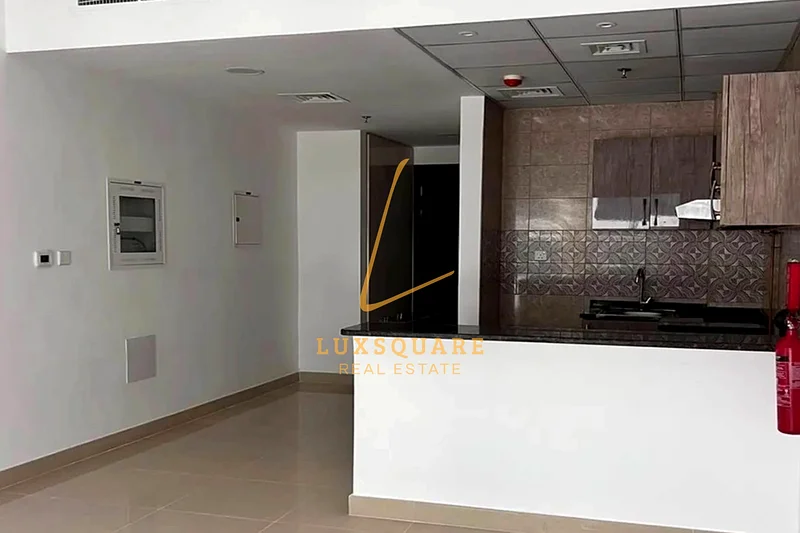 Unfurnished | Multiple Cheques | Bright Studio64178151879170113