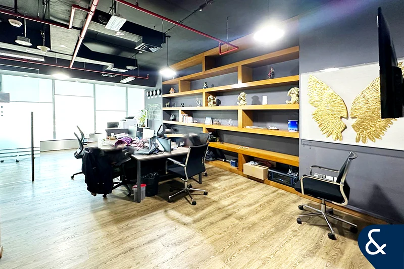 وحدة استراتيجية | مؤثثة | بالقرب من المترو64068551096323110
