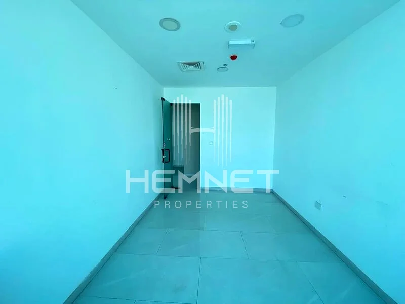Premium Office  | Move-In Ready64069305042178113