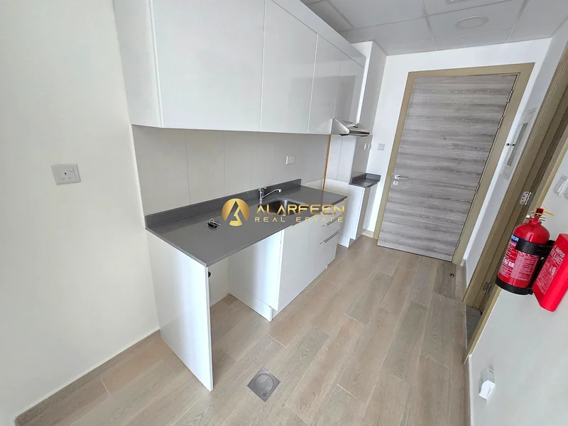 استوديو مشرق | طابق عالي | واسع64205274951682112