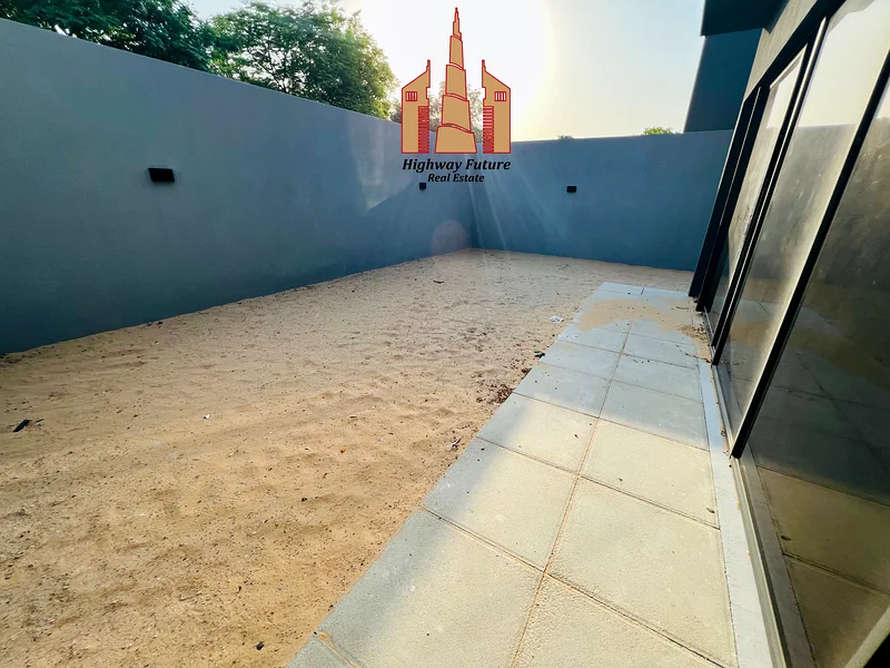 luxurious corner 3bhk | Ready To Move | Big Backyard in Robina Masaar Tilal City64052876764674113