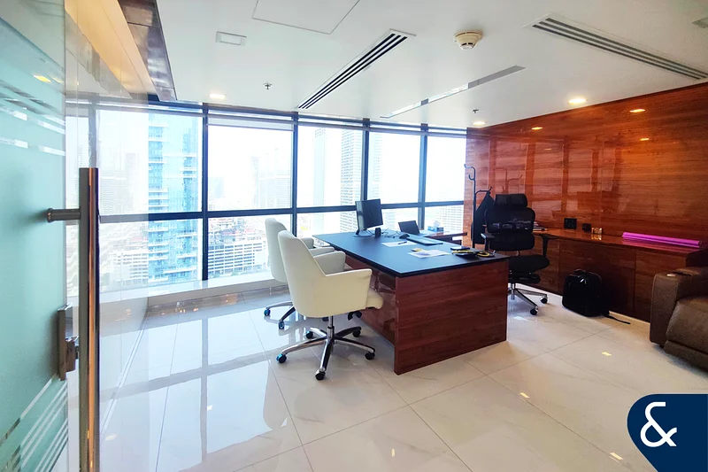 مؤثثة | موقع متميز في JLT | إطلالة على البحيرة64071785164419112