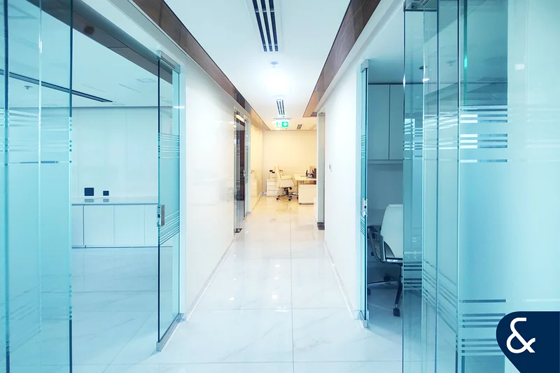 مؤثثة | موقع متميز في JLT | إطلالة على البحيرة64071785164419110